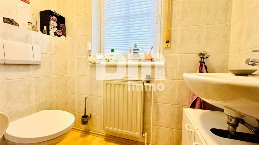Hochwertiges Einfamilienhaus in traumhafter Ortsrandlage mit Einliegerbereich - EG Gäste WC